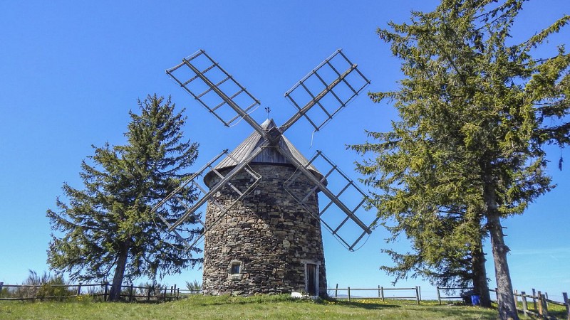 moulin saint poncy • Auberge de l'Allagnonette
